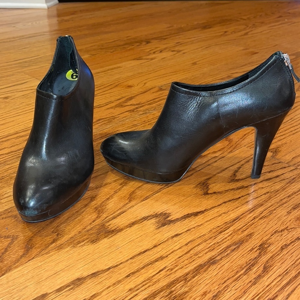 Franco Starto Woman’s Black Platform Booties  Size 9